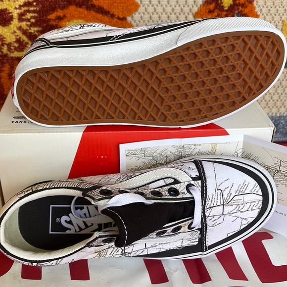 Vans Old Skool
(Moca) Frances Stark/Maps
VNOA5KRF94H
WMNS sneakers athletic shoe - Picture 4 of 16